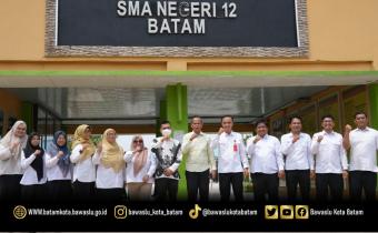 Bawaslu Kota Batam melakukan audiensi dengan SMA Negeri 12 Batam, Rabu (21/10/2026), untuk menjajaki nota kesepahaman (Memorandum of Understanding/MoU) dan perjanjian kerja sama (PKS) dalam program Bawaslu Goes to School.