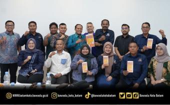 Bawaslu Kota Batam saat mengunjungi DPD Partai NasDem Kota Batam di Ruko Grand Marchelia Batam Kota dalam agenda Silaturahmi dan Koordinasi Lanjutan terkait Pengawasan Pemutakhiran Data Partai Politik Berkelanjutan Tahun 2026, Jumat (16/10/2026).